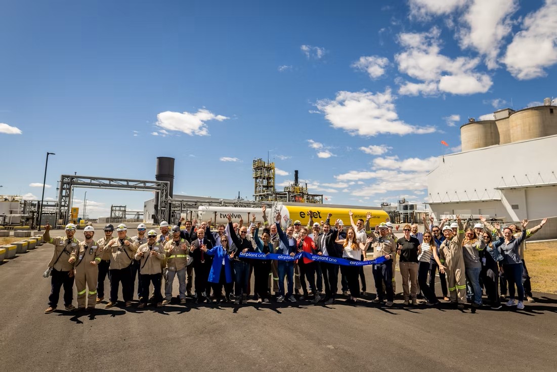 Now online in Moses Lake, Washington, AirPlant One is producing on-spec E-Jet® fuel and E-Naphtha™ from CO2, water and renewable electricity, powered by Columbia River hydropower.